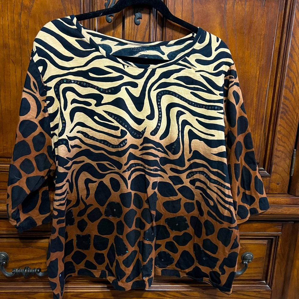 Woman’s gently worn cotton sz20 animal print shirt